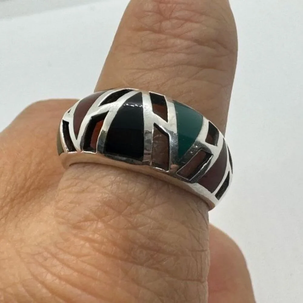 Southwest Style Sterling Silver Ring size 8 Black Green‎ Red Triangle Cut Out